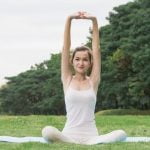 Pratica yoga con il potente Gayatri Mantra per un benessere totale