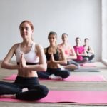 Come Scegliere Un Tappetino Yoga Scegliere un tappetino yoga: consigli per trovare il migliore per te