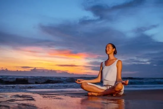 Scopri con 'Che cosa vuol dire Yoga oggi libro' il significato profondo della pratica yogica nel mondo moderno