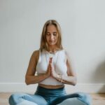 Come Preparare Una Seduta Di Yoga Come preparare una seduta di yoga: consigli per una pratica equilibrata e rilassante