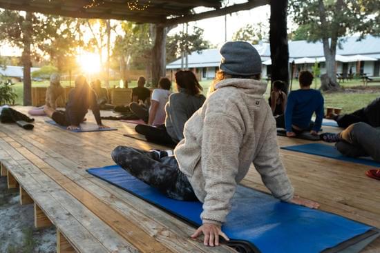 Come Mettere Il Tappetino Per Yoga 1 Segui le istruzioni per posizionare correttamente il tuo tappetino per yoga