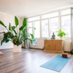 Scopri come preparare una lezione per principianti di yoga seguendo questi semplici passaggi