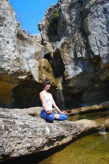 Video tutorial su come fare yoga a casa