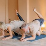 Come Imparare La Posizione Del Corvo Yoga Esplora tutorial video su come imparare la posizione del Corvo Yoga per una guida dettagliata