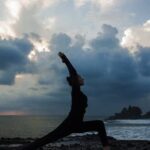 Come Fare Il Saluto Al Sole Yoga Pratica yoga saluto al sole per iniziare la giornata con energia e serenità