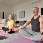Come Si Diventa Maestro Di Yoga Scopri come diventare un maestro di yoga professionale in pochi passi