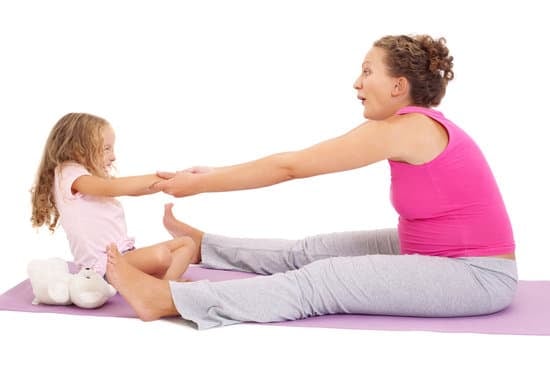 Rafforza le tue braccia con pose di yoga specifiche per tonificare i muscoli