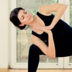 Come migliorare nella pratica yoga: consigli per sviluppare una routine efficace