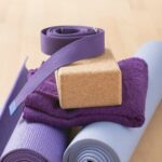 Come Sedersi in Posizione Yoga Scopri come sedersi in posizione yoga perfetta con questi semplici consigli