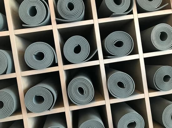 Pratica yoga regolarmente per sollevarsi definitivamente da terra