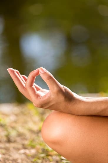 Come Lo Yoga Ti Fa Avere Un Corpo PiùBello 1 Sintonizzati con COME LO YOGA TI FA AVERE UN CORPO PIÙ BELLO