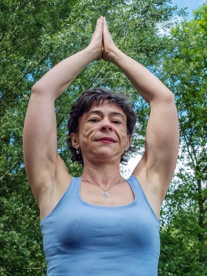 Scopri come praticare lo Yoga Dimagrante per ritrovare la forma fisica desiderata