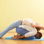 Come Fare Il Fiore Di Loto Yoga Impara a fare il fiore di loto yoga con questi semplici passaggi