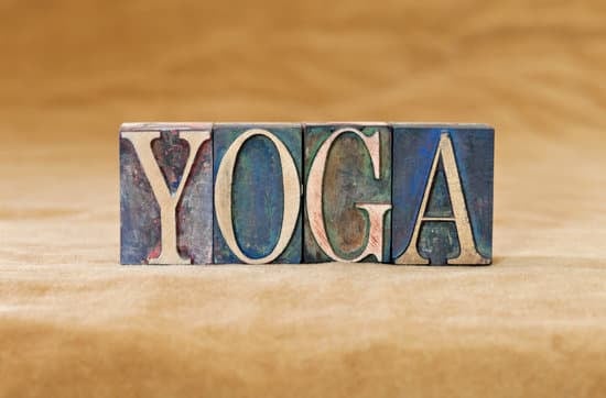 Scopri come è nato lo yoga attraverso antiche tradizioni indiane