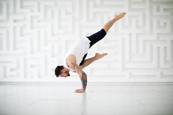 Lezioni di yoga: scopri come preparare una pratica equilibrata e rilassante in 20 minuti