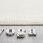 Scopri come praticare Yoga Nidra per rilassarti profondamente e ritrovare l'equilibrio interiore