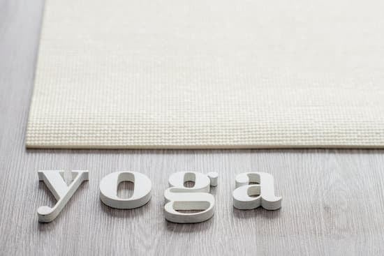 Scopri come praticare Yoga Nidra per rilassarti profondamente e ritrovare l'equilibrio interiore