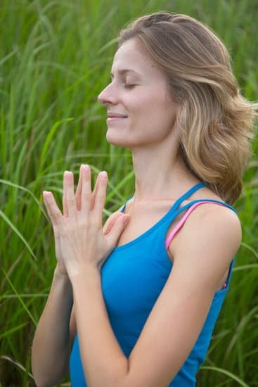 Come Riuscire Ad Incrociare Le Gambe Nello Yoga 3 Esercizi di stretching per imparare come incrociare le gambe nello yoga