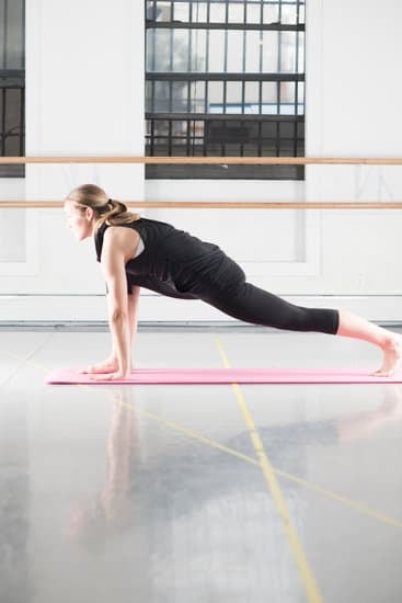 Esercitarsi regolarmente per imparare come fare inversioni yoga correttamente