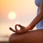 Esercizi di yoga per sfiatare la schiena: pratiche di torsione e allungamento