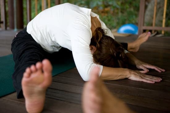 Come Valutare Maestro Yoga 1 Scopri come valutare il maestro yoga per una pratica equilibrata e armoniosa