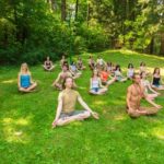 Cosa C'E' Di Inquietante Dietro Lo Yoga Scopri cosa c'è di inquietante dietro lo yoga: miti e realtà