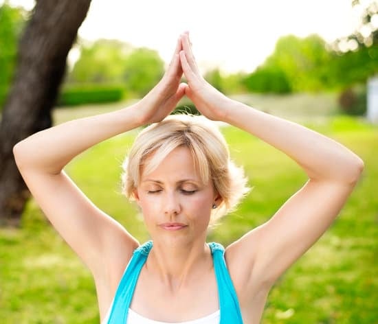 Come Non Scivolare Sul Tappetino Yoga 1 Utilizzare un tappetino antiscivolo per praticare yoga in sicurezza e stabilità