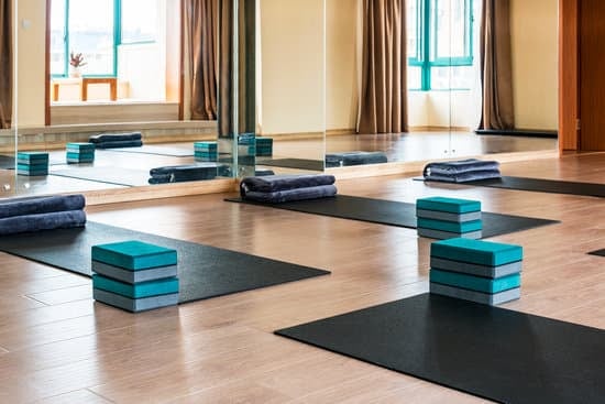 Come Fare a Concentrarsi Durante Yoga 1 10 modi per concentrarsi durante la pratica di yoga