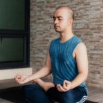Scopri come si chiama l'autrice della guida yoga che ti guiderà verso la serenità interiore