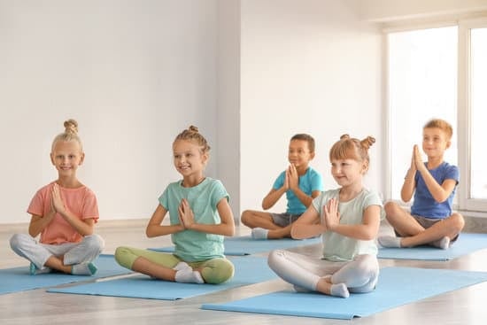 Come E' Strutturata Una Sessione Di Ashtanga Vinyasa Yoga 1 Segui la struttura classica di Ashtanga Vinyasa Yoga per una sessione equilibrata e intensa