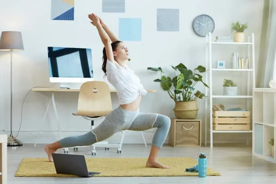 Utilizza prodotti naturali per lavare tappeto di yoga