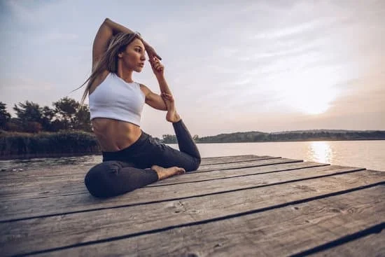 10 tecniche per evitare tensioni al collo nello yoga