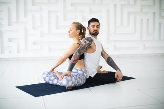 Come Sgonfiare l'Addome Con Lo Yoga 1 Pratica regolarmente le posizioni yoga che favoriscono la digestione e aiutano a sgonfiare l'addome