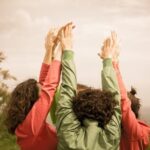 Come Vestirsi Per.Un Ritiro Di Yoga Come scegliere abiti comodi e adatti per un ritiro di yoga rilassante e rigenerante