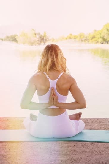 Come Rinforzare I Muscoli Della Schiena Yoga 1 10 pose yoga per rinforzare i muscoli della schiena