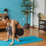 Come Iniziare Yoga Posturale a Casa Inizia con una pratica di yoga posturale a casa seguendo video tutorial online