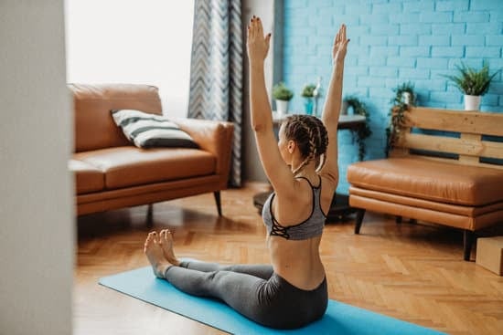 Con Lo Yoga Passa Il Mal Di SCH 1 Chiavi yoga per passare il mal di schiena
