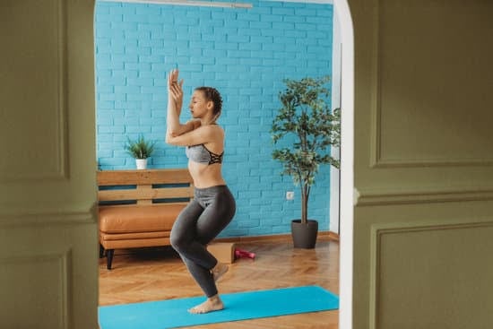 Cosa Fare Durante Lo Yoga 1 Cosa fare durante lo yoga: consigli per una pratica equilibrata e consapevole