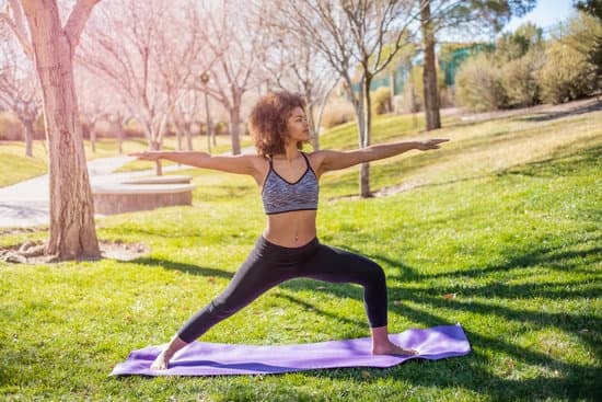 Come Portare Le Gambe Dietro Testa Yoga 1 Stretch yoga: portare le gambe dietrò testa