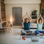 Crea un ambiente rilassante e armonioso per praticare lo yoga in casa