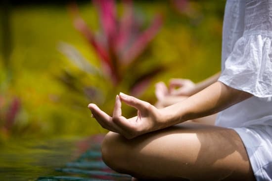 Come Insegnare Lo Yoga Ai Ragazzi 1 Lezioni divertenti: come insegnare lo yoga ai ragazzi