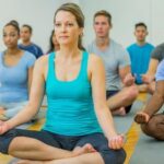 Pratica yoga quotidianamente per migliorare nel momento presente