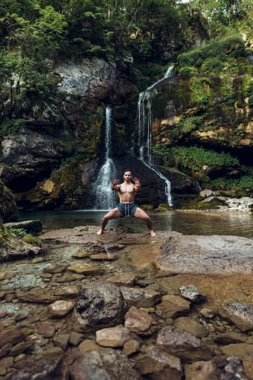 Come Diventare Un Maestro Di Yoga 1 Scopri come diventare un maestro di yoga con la nostra guida professionale