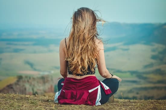 Come Inventare Una Sessione Yoga Della Risata 1 Crea una sessione di yoga della risata unica e divertente per rilassarti e divertirti