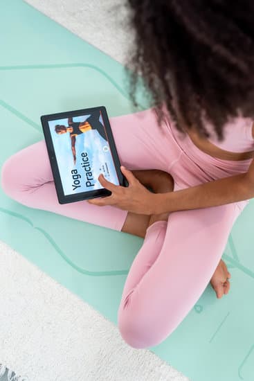 Esercitarsi con le posizioni difficili yoga: guida per imparare come fare