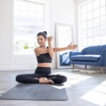 Come Fare Le Posizioni Yoga a Testa in Giu Scopri come fare le posizioni yoga a testa in giù per migliorare la tua pratica