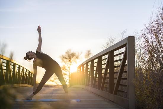 Come Insegnare Una Lezione Di Yoga Per Anziani 1 Scopri come insegnare una lezione di yoga per anziani con attenzione e delicatezza