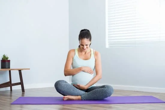 Inizia a praticare lo yoga con semplici esercizi di respirazione e stretching