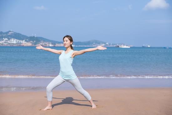 Come Vestirsi Lezione Yoga 1 Indossa abiti comodi e traspiranti per la lezione yoga
