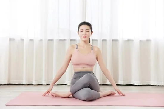 Scopri come fare la meditazione yoga per ritrovare l'equilibrio interiore e la serenità